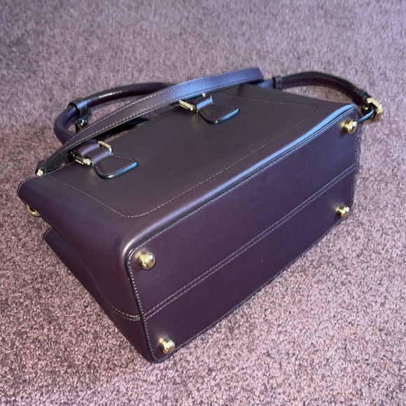 BURBERRY
Smooth Bonded Calfskin Small Saddle Tote plum - Picture 8 of 8